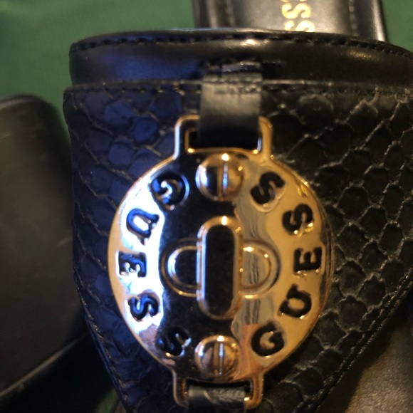 Guess sandals - Picture 2 of 3